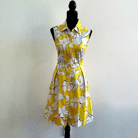 Sandra Darren Dresses & Skirts - Sandra Darren Yellow Floral Sleeveless Shirt Dress - Size 10